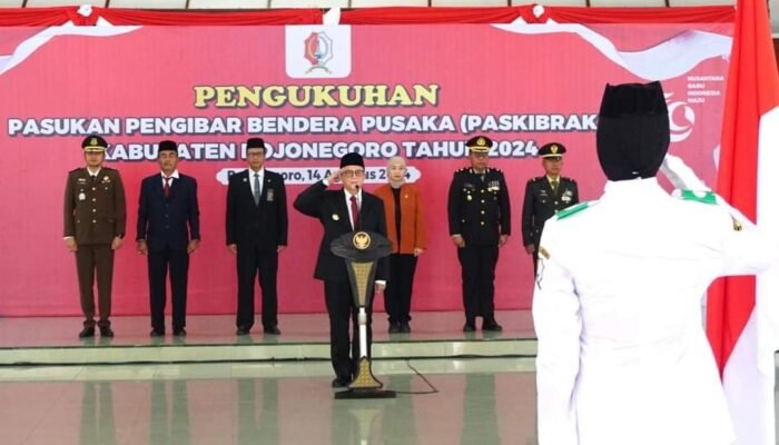 Paskibraka Bojonegoro Dikukuhkan Pj Bupati, Siap Kibarkan Sang Merah Putih