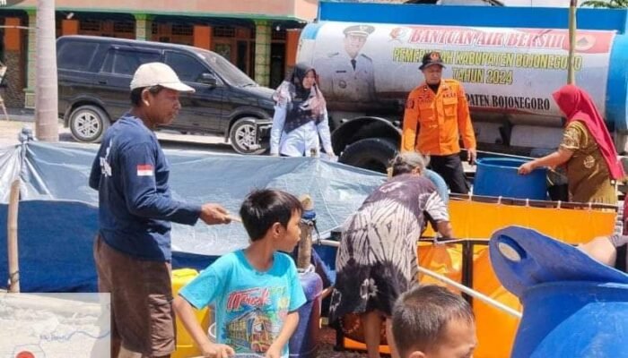 Terus Salurkan Bantuan Air Bersih Bagi Warga, Ini Nomer Call Center BPBD Bojonegoro