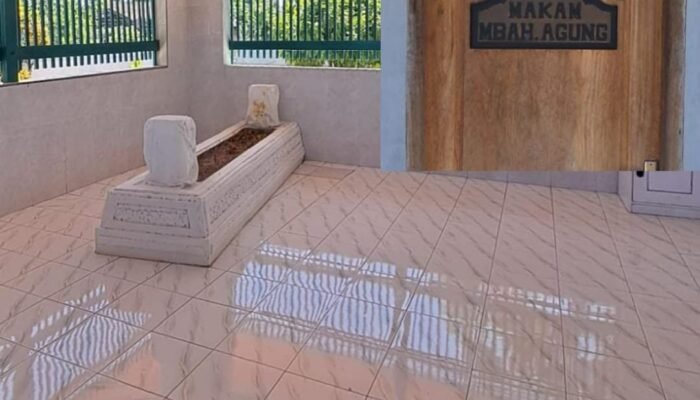 Makam Aulia Agung Anjiloso Murid Sunan Kali Jogo di Ngunut Tulungagung Yang Patut Dilestarikan