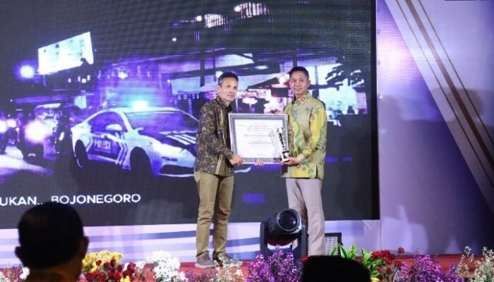 Kapolres Bojonegoro Raih Penghargaan Jawa Pos Radar Bojonegoro Awards 2024