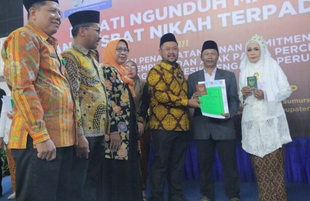 Bupati Gresik “Ngunduh Mantu”, 77 Pasangan Ikuti Sidang Itsbat Nikah Terpadu 2024