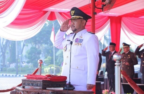 Bupati Gresik Jadi Inspektur Upacara di Peringatan HUT Kemerdekaan RI ke-79