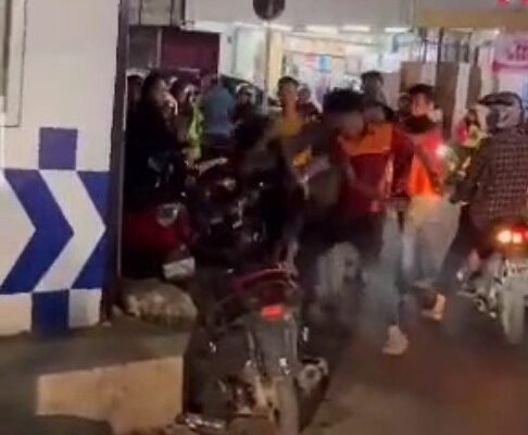 Maling Motor Dikeroyok Massa di Rungkut Kidul