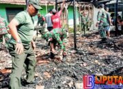 Babinsa Koramil Temayang Bojonegoro, bersama Warga Babatan Kedungsari bersihkan Puing-Puing Rumah Terbakar