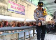 Polsek Bojonegoro Kota Dukung Ketahanan Pangan dengan Bagikan Telur Ayam kepada Warga