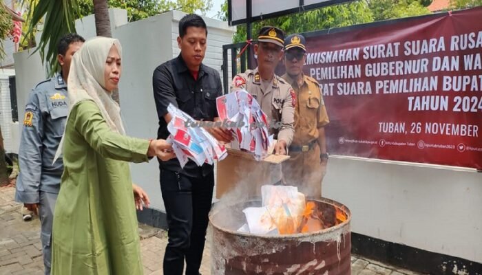 Jelang Pencoblosan, KPU Tuban Musnahkan Surat Suara Rusak