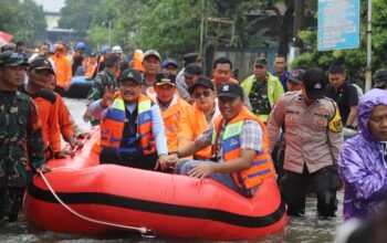 Gerak Cepat Mensos Gus Ipul Memberikan Batuan Korban Banjir