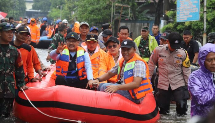 Gerak Cepat Mensos Gus Ipul Memberikan Batuan Korban Banjir