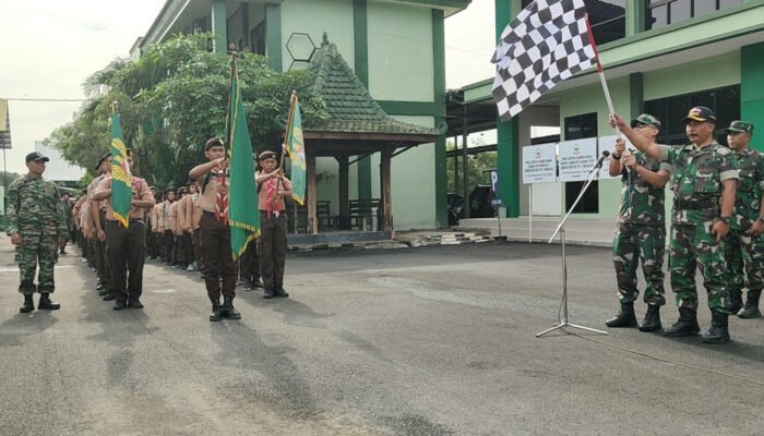 Peringati Hari Juang TNI-AD, Saka Wira Kartika Kodim Bojonegoro Jalan Kaki 20 kilometer