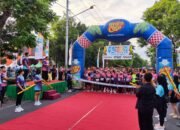 Pj Bupati Jombang memberangkatkan peserta Oxy Fun Run 2025