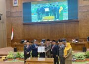 Rapat Paripurna Penetapan Pasangan Terpilih Bupati dan Wakil Bupati  Setyo Wahono dan Nurul Azizah.