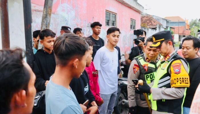 Viral Perang Petasan Di Jalan Raya Ngemplak, Polres Bojonegoro Respon Cepat
