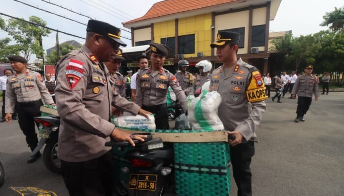 Penyaluran Zakat Fitrah Oleh Polres Bojonegoro Menyambut Idul Fitri 1446 H