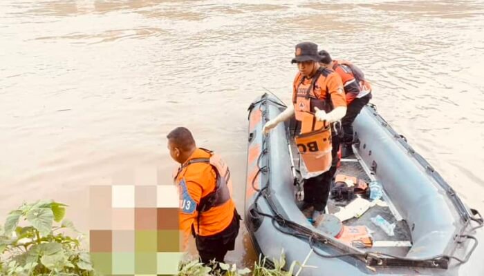 Evakuasi Mayat Mengapung Tanpa Indentitas di Sungai Bengawan Solo