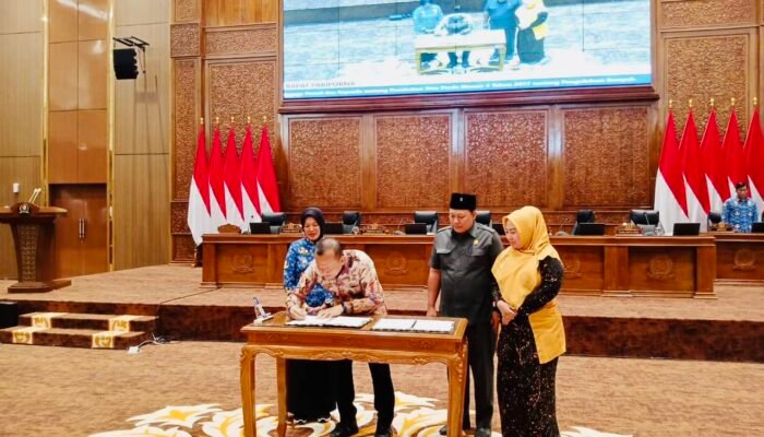 Rapat Paripurna DPRD Kabupaten Bojonegoro: Pengesahan Dua Raperda Penting