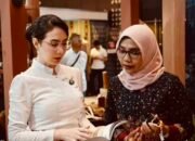 Mengintip Keseruan Cantika Wahono dan Arumi Bachsin di Stand Pameran Batik Bordir