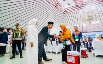 Bupati Wahono Memberangkatkan Calon Jama’ah Haji Bojonegoro