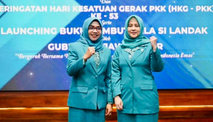 Ketua TP PKK Bojonegoro Hadiri Acara Pengukuhan di Surabaya