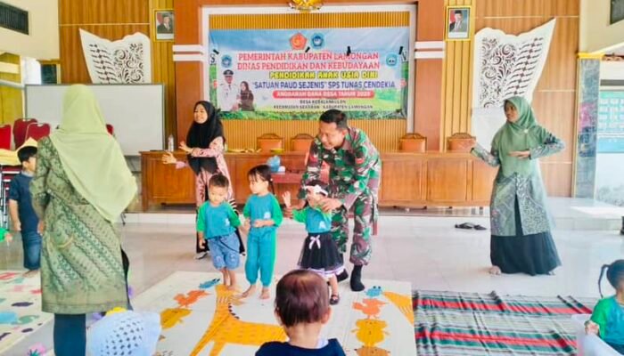 Kegiatan Bermain Sambil Belajar oleh Satgas TMMD ke-124 Kodim 0812 Lamongan