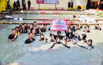 Hari Bhayangkara ke-79, Polres Bojonegoro Gelar lomba Perang Guling