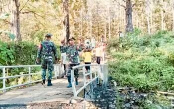 Karya Bakti Babinsa dan Masyarakat Sambongrejo: Membangun Bronjong dan Jalan Makadam