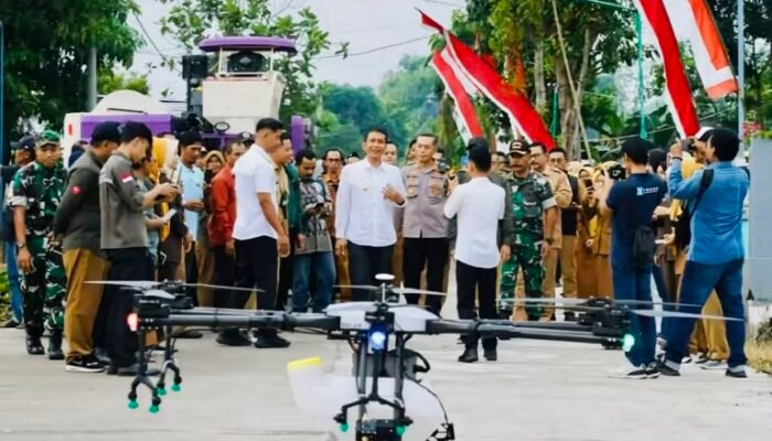 Bupati Wahono Luncurkan Drone Sprayer Gratis untuk Petani