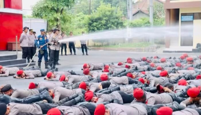 Tradisi Pembaretan: Membangun Karakter dan Soliditas Personel Polres Bojonegoro