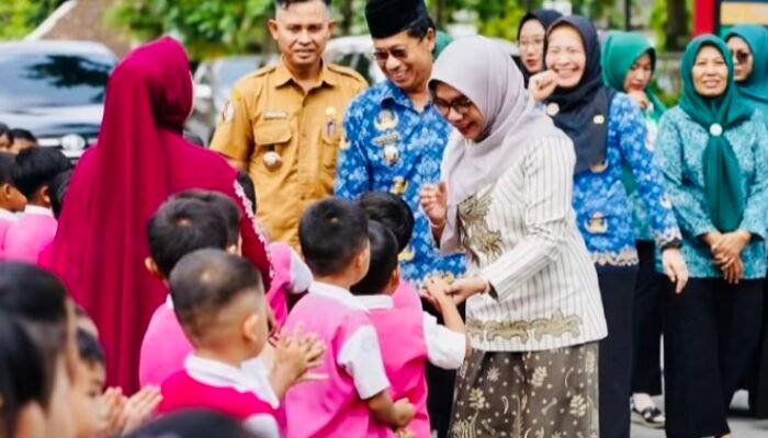 Cantika Wahono Hadiri Wisuda SOTH di Temayang