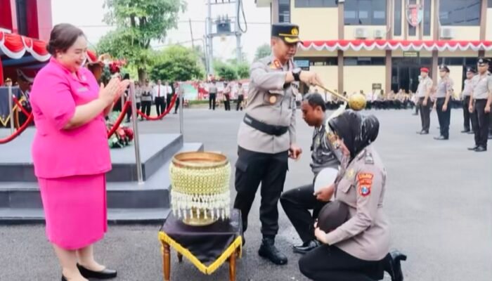 Polres Bojonegoro Gelar Upacara Kenaikan Pangkat dan Pemberian Penghargaan