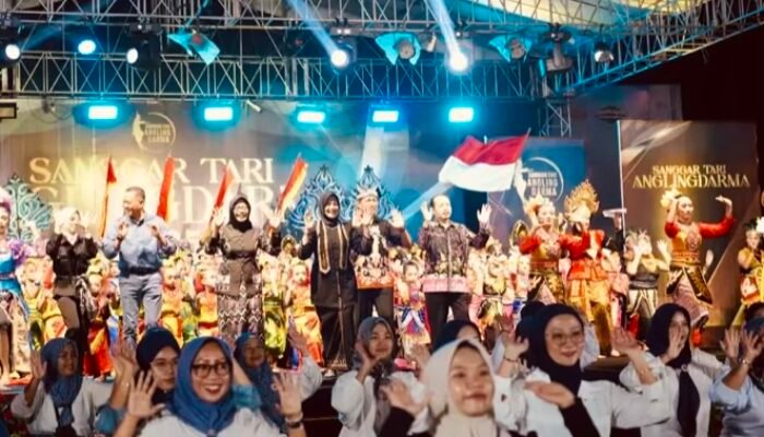 Nurul Azizah Hadiri Malam Pentas Sanggar Tari Angling Dharma
