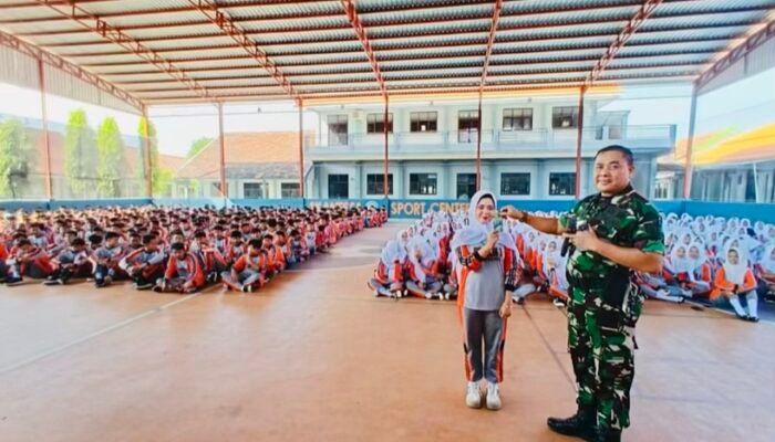 Danramil Sambeng Menjadi Pemateri MPLS di SMKN 1 Sambeng