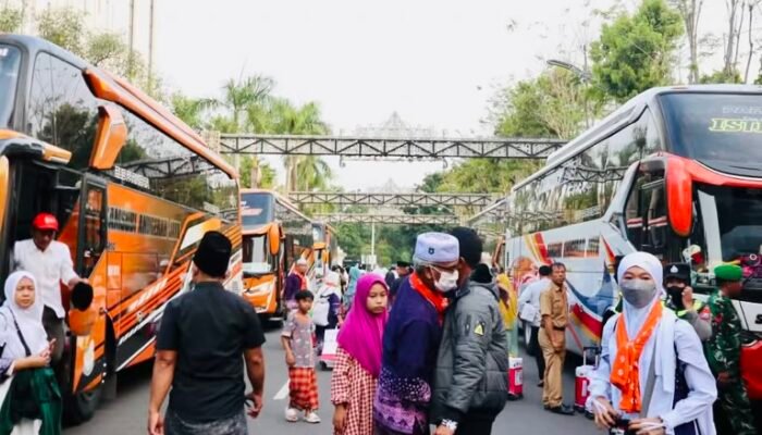 Kedatangan Jemaah Haji Kloter 64 Bojonegoro