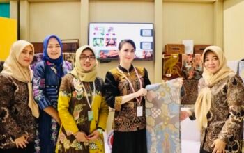Stand Dekranasda Kabupaten Bojonegoro di Balikpapan diminati Banyak Pengunjung