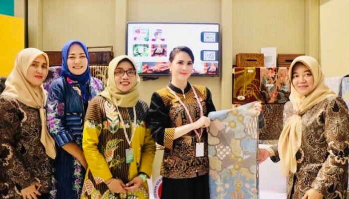 Stand Dekranasda Kabupaten Bojonegoro di Balikpapan diminati Banyak Pengunjung