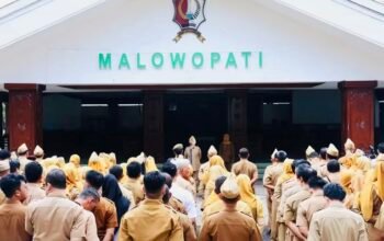 Nurul Azizah Memimpin Pelepasan 52 PNS Purna Tugas