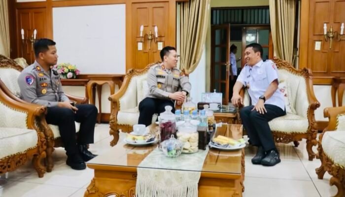 Kapolres Bojonegoro Kunjungan Perdana ke Rumah Dinas Bupati