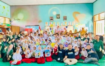Kolaborasi Mahasiswa KKN kelompok 9 Unugiri dan Trimurti Outbound Tingkatkan Literasi Peserta Didik di Bojonegoro