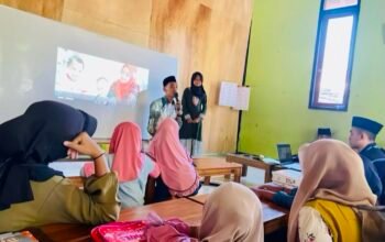 KKN Unugiri di Sidorejo Ajak Santri TPQ Baitul Muqoddas Nonton Bareng dan Belajar Nilai Kehidupan