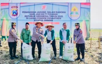 Hari Jadi Polwan ke-77: Polwan Bojonegoro Tanam Jagung