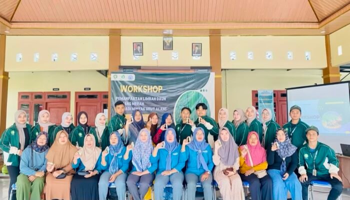 KKN Pitar Unugiri di Desa Pejok Ubah Limbah Daun Bawang Menjadi Minyak Urut Alami