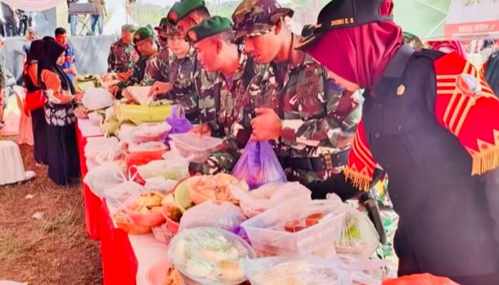 Makan Tumpeng Bareng TNI, Wujud Syukur Warga Desa Soko atas Pembangunan TMMD