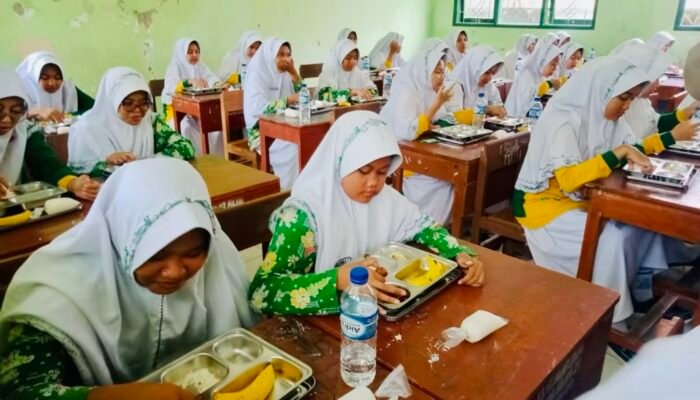 Kunjungan Kerja KSP: Dukungan Terhadap Program MBG di Lamongan