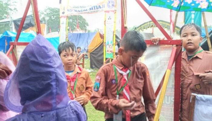 Jambore Ranting XV Sukosewu di Tengah Hujan
