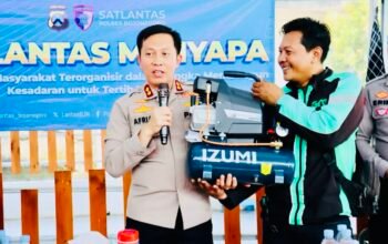 Kapolres Bojonegoro Berikan Bantuan  ke Komunitas Ojol