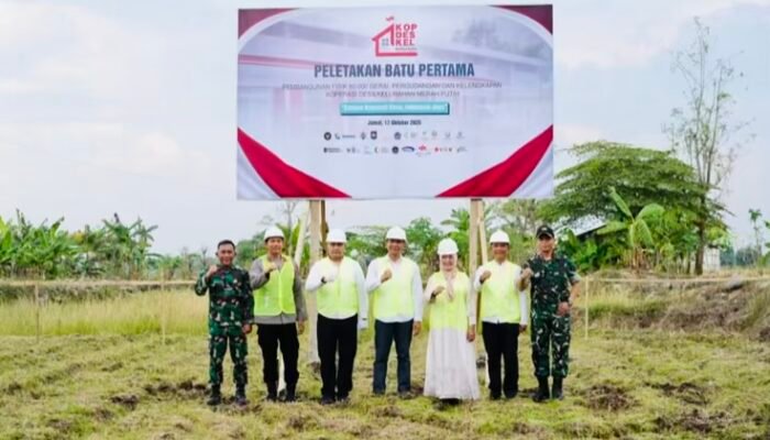 Bupati Bojonegoro Lakukan Peletakan Batu Pertama Gerai Merah Putih