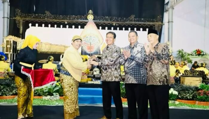 HUT Ke-49 Koperasi Kareb: Bupati Bojonegoro Ajak Jaga Keseimbangan Ekonomi dan Budaya