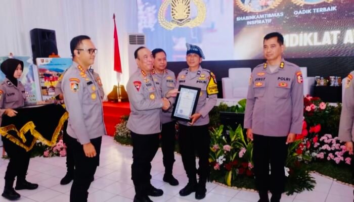 Aipda Rahmad Muhajirin, Bhabinkamtibmas Inspiratif Bojonegoro, Terima Penghargaan di Seminar Internasional Polri