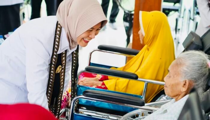 Pemkab Bojonegoro Salurkan 71 Bantuan Kursi Roda