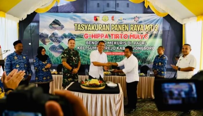 Petani Bojonegoro Gelar Syukuran Panen Raya MT-3, Bupati Soroti Perlunya Istirahat Lahan
