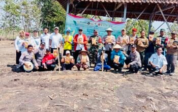 Polsek Kedungadem Serentak Tanam Jagung, Perkuat Swasembada Pangan 2025